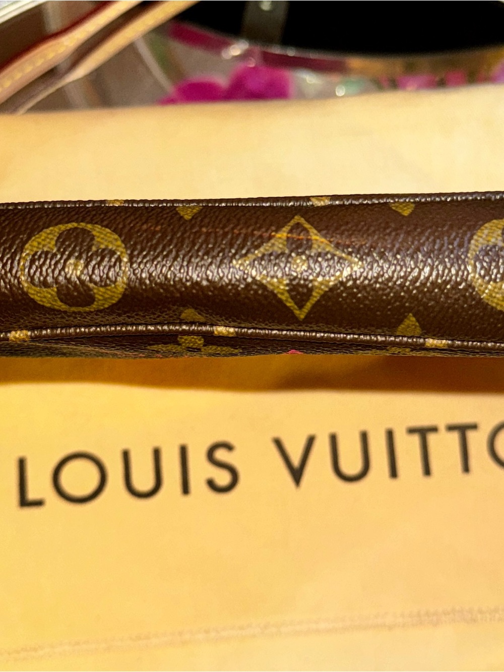 LOUIS VUITTON V POCHETTE ACCESSORIES  BAG GORGEOUS 👀! - Picture 4 of 16